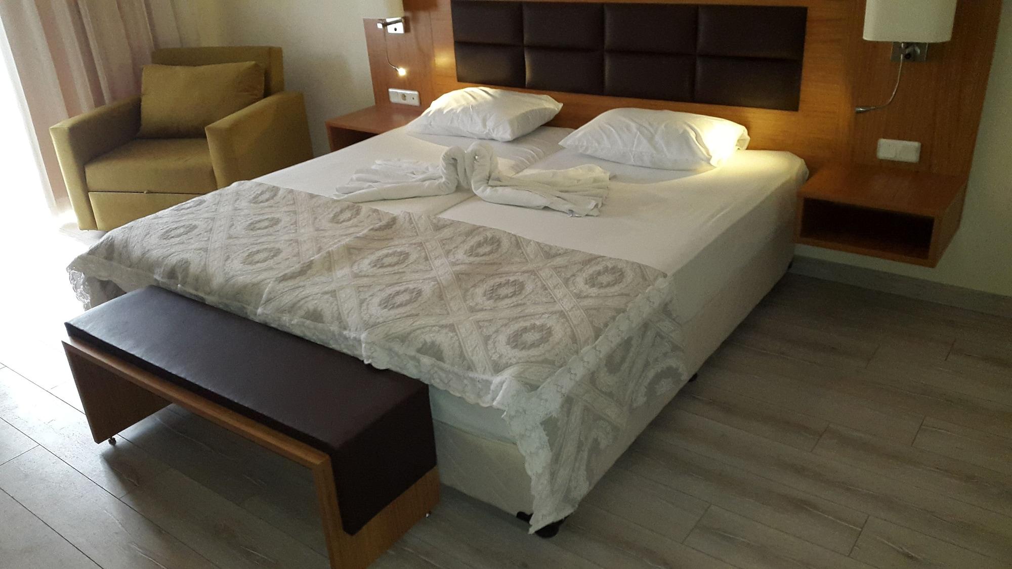 Begonville Hotel (Adults Only) มาร์มาริส ภายนอก รูปภาพ