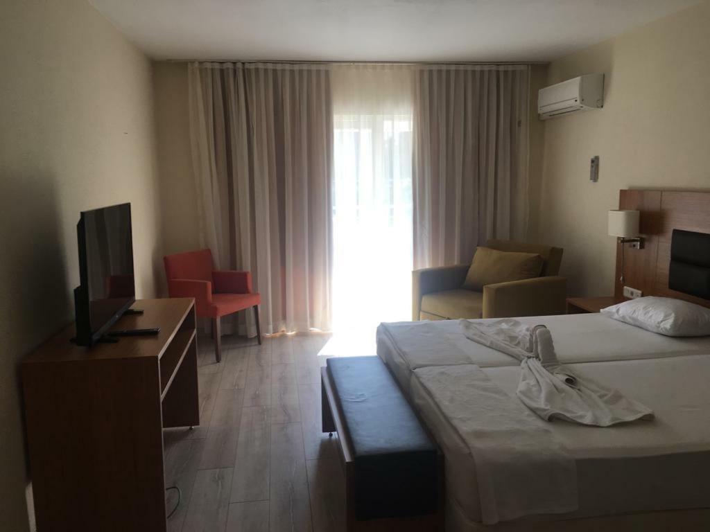 Begonville Hotel (Adults Only) มาร์มาริส ภายนอก รูปภาพ